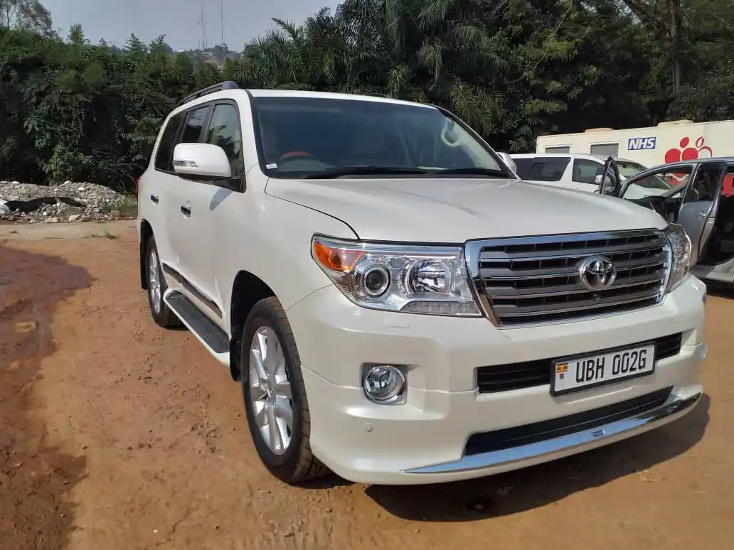land cruiser v8 rentals in uganda