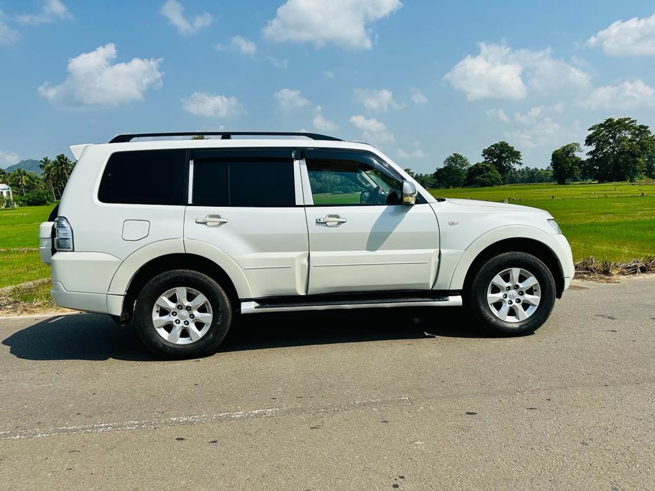 PAJERO WHITE
