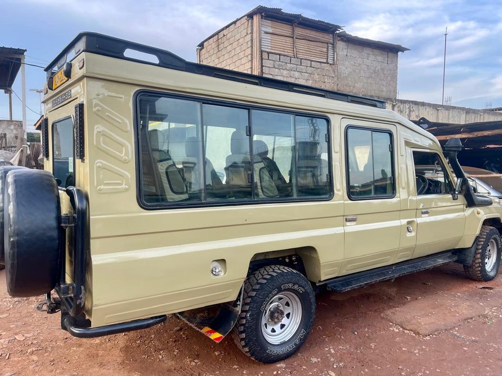LANDCRUISER 7 SEATER